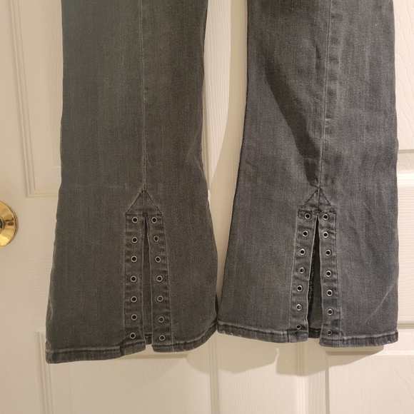 Hudson Holly Mid Rise Cropped Flare Slit Back Jeans - Picture 9 of 13